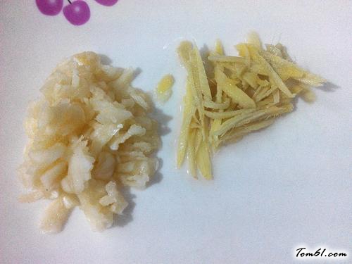 【金针菇蒸鸡翅】