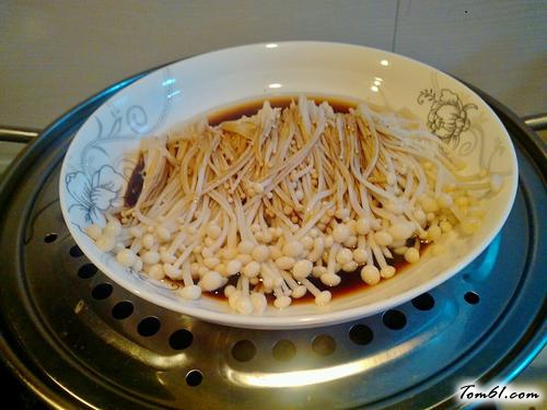 【剁椒蒸金针菇】