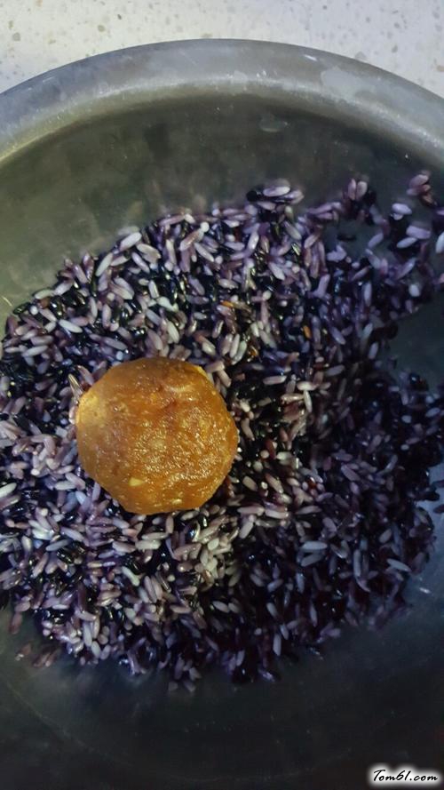 【鹌鹑蛋糯米肉丸】