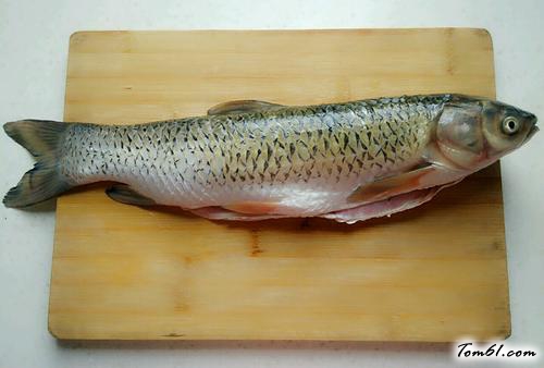 【清蒸孔雀开屏鱼】