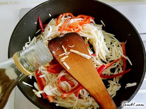 【茭白炒肉丝】