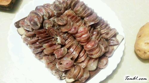 【鸡蛋干蒸腊肠】