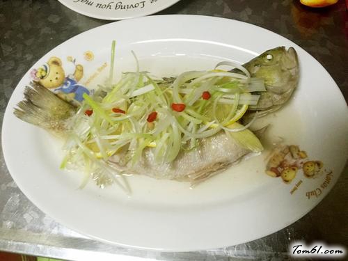 【柠香清蒸鲈鱼】