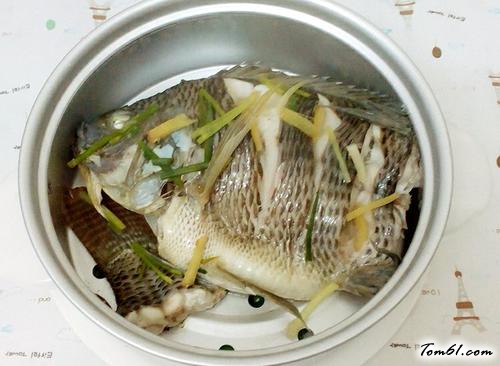 【电饭锅蒸鱼】