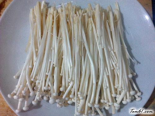 【金针菇蒸鸡翅】