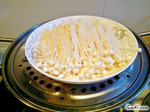 【剁椒蒸金针菇】