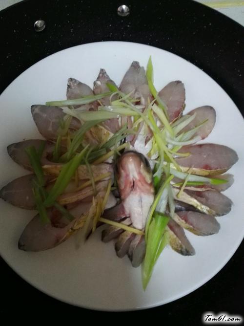 【清蒸孔雀开屏鱼】