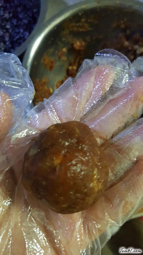 【鹌鹑蛋糯米肉丸】