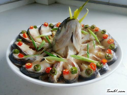 【清蒸孔雀开屏鱼】