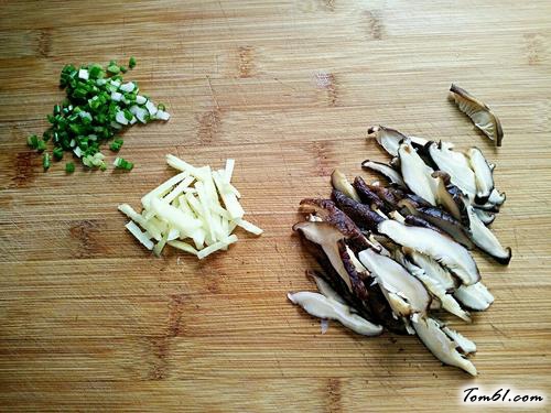 【香菇蒸鸡翅】