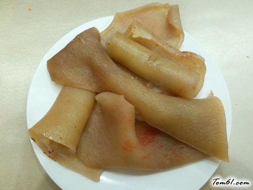 【大蒜辣椒蒸猪皮】