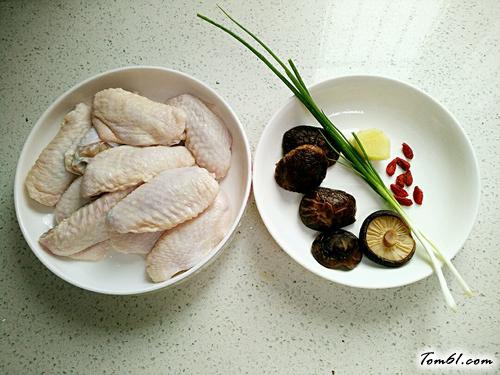 【香菇蒸鸡翅】