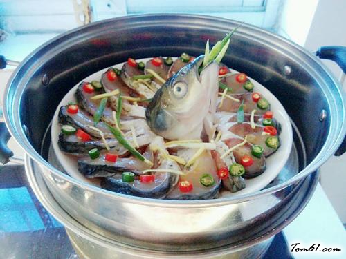 【清蒸孔雀开屏鱼】