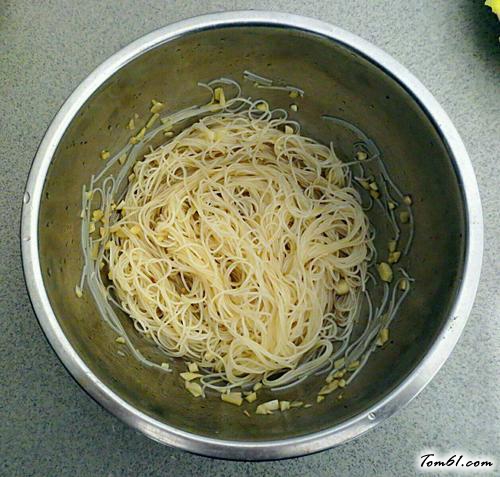 【剁椒粉丝娃娃菜】