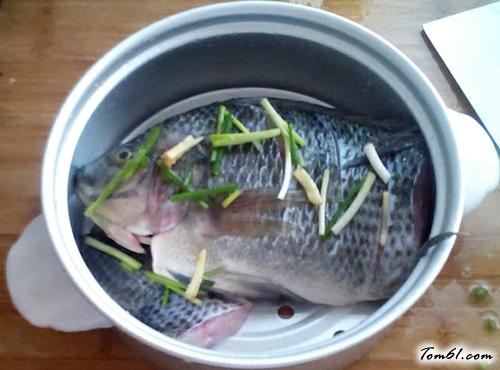 【电饭锅蒸鱼】