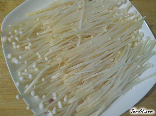 【金针菇蒸鸡翅】