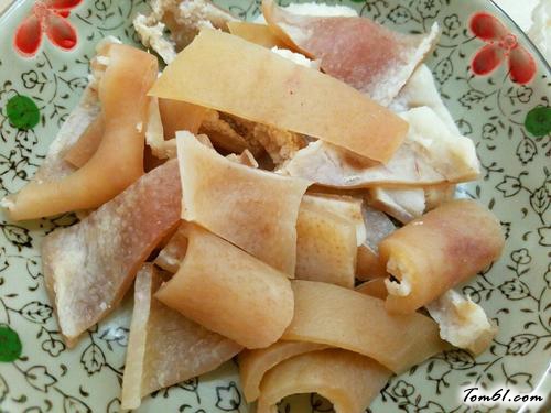 【大蒜辣椒蒸猪皮】