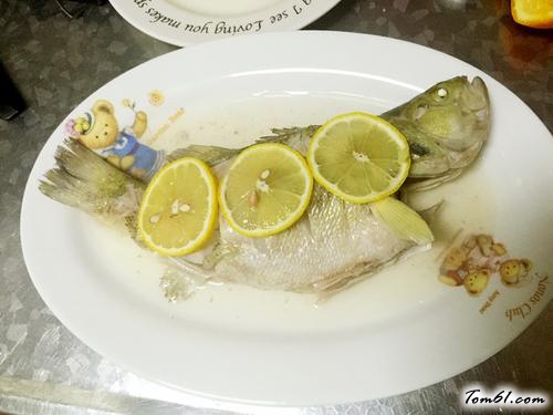 【柠香清蒸鲈鱼】