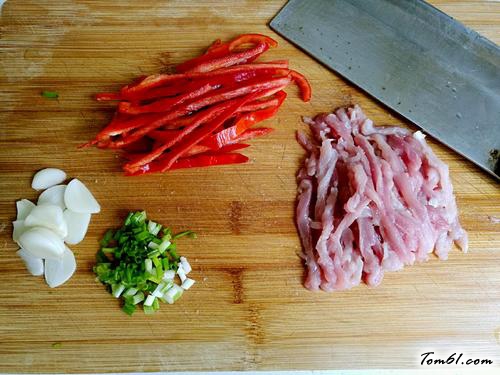 【茭白炒肉丝】