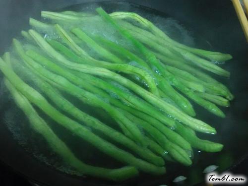 【豆角炒肉沫】