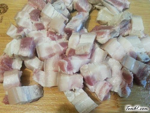 【粉蒸土豆五花肉】