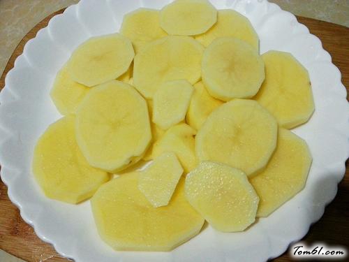 【粉蒸土豆五花肉】