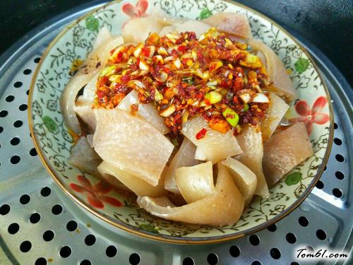 【大蒜辣椒蒸猪皮】
