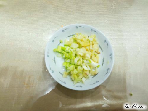 【大蒜辣椒蒸猪皮】