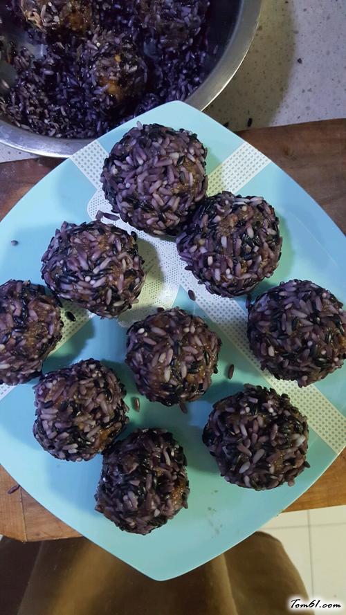 【鹌鹑蛋糯米肉丸】