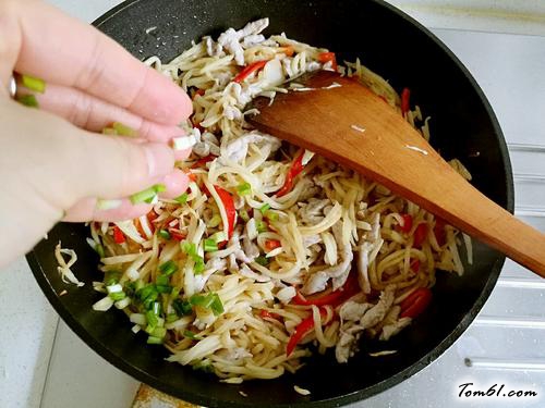 【茭白炒肉丝】