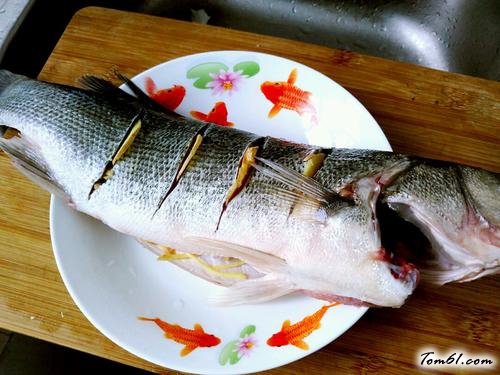 【柠檬鲈鱼（泰式清蒸）】