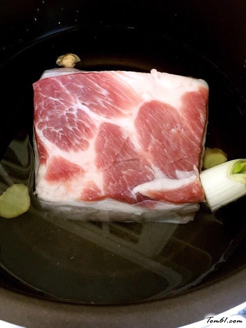 【黄花菜扣肉】