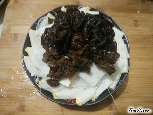 【聚宝盆（扣蒸鱼糕）】