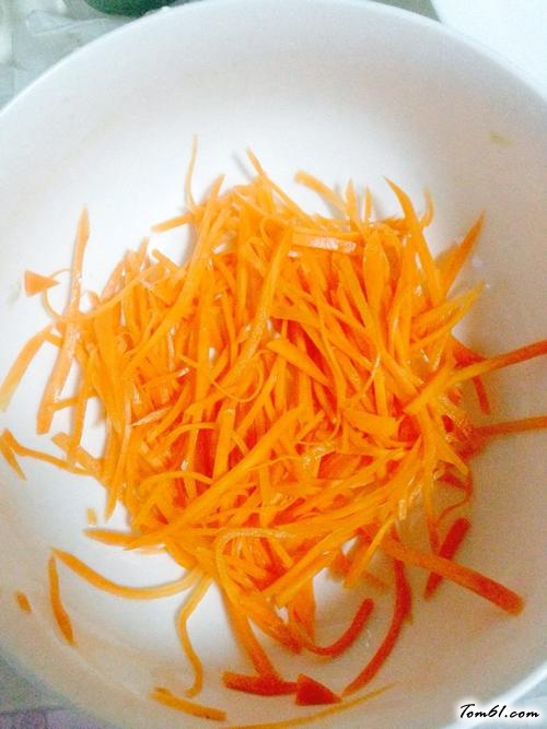 【粉蒸胡萝卜丝】