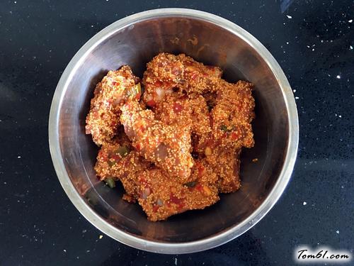 【小米辣酱蒸排骨】