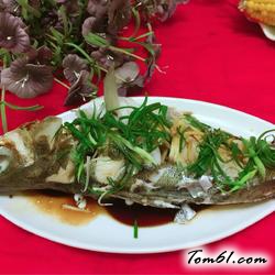 清蒸鲈鱼的做法10