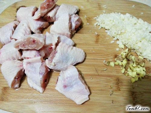 【蒜蓉金针菇蒸鸡翅】