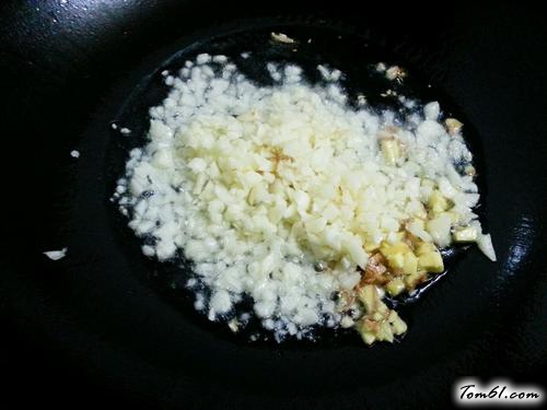 【蒜蓉金针菇蒸鸡翅】