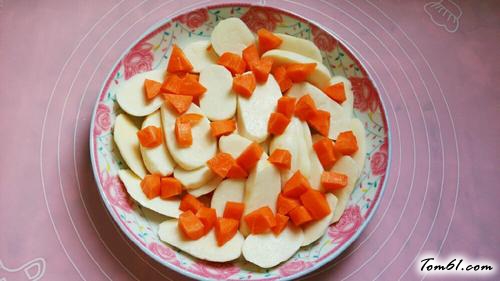 【鸡肉蒸芋头】