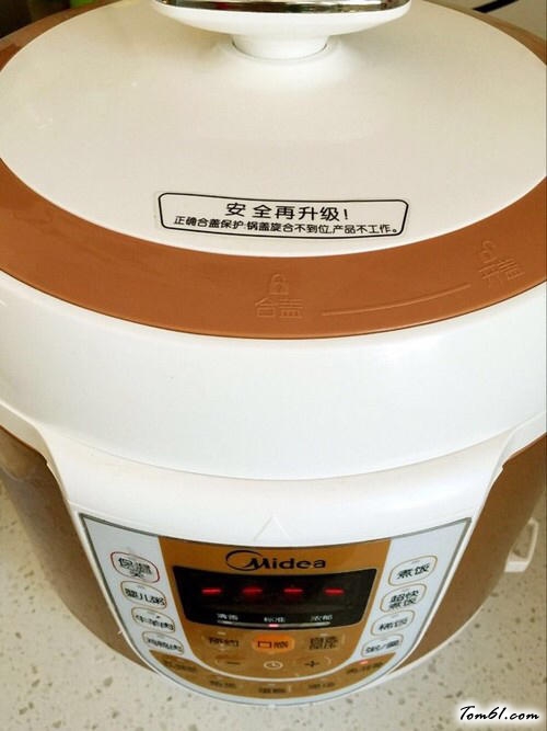 【黄花菜扣肉】