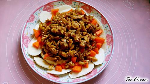 【鸡肉蒸芋头】