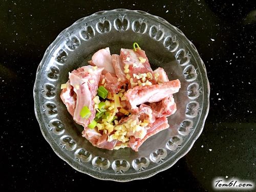 【小米辣酱蒸排骨】