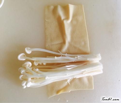 【豆皮金针菇卷】