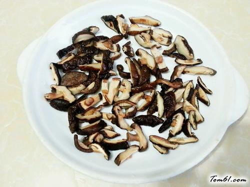 【香菇蒸鸡翅】