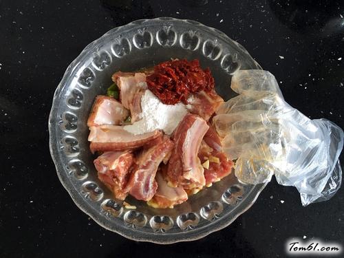 【小米辣酱蒸排骨】