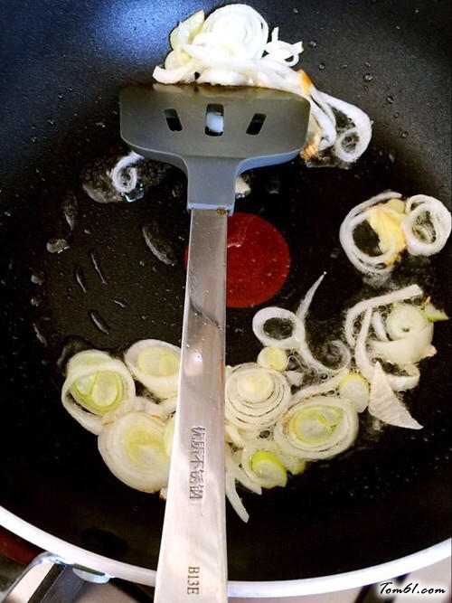 【黄花菜扣肉】