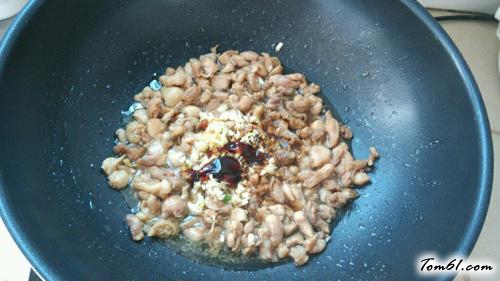 【鸡肉蒸芋头】