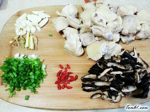 【香菇蒸鸡翅】