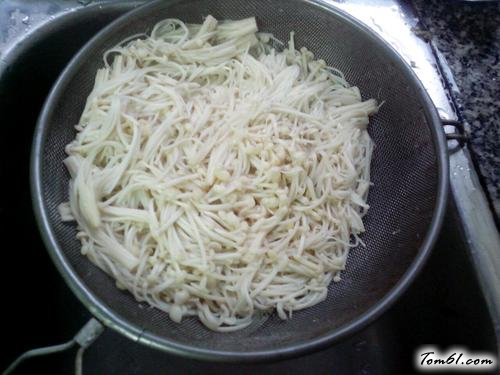 【金针菇蒸粉丝】