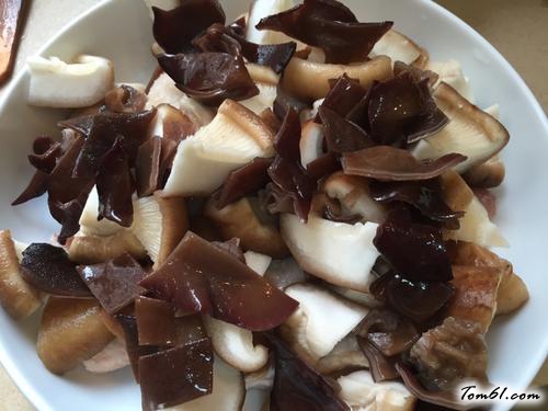 【冬菇蒸滑鸡】